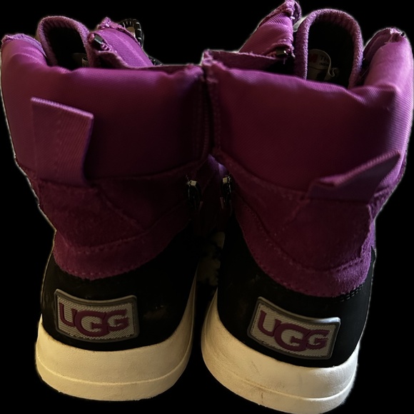 UGG Kids’ Turlock Waterproof Snow Boot - Picture 3 of 3